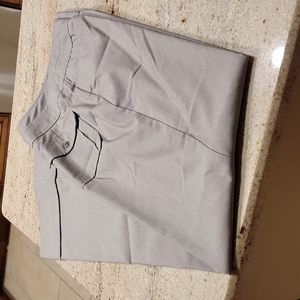 Worthington modern fit dress pants.  Size 6.